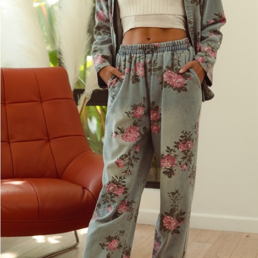 Denim Wash Pants with Pink Roses